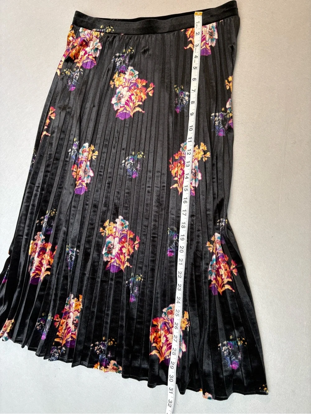 Anthropologie Maeve Black Velvet Floral Pleated Pull On Elastic Midi Skirt sz M